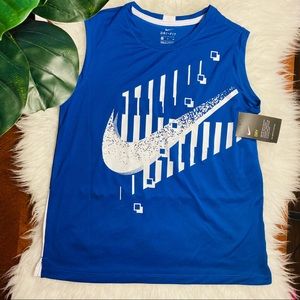 NWT✨ Boys Nike Athletic Top